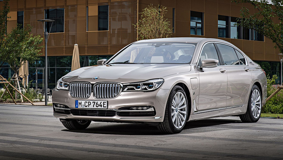 14 - ب‌ام‌و 740e xDrive iPerformance