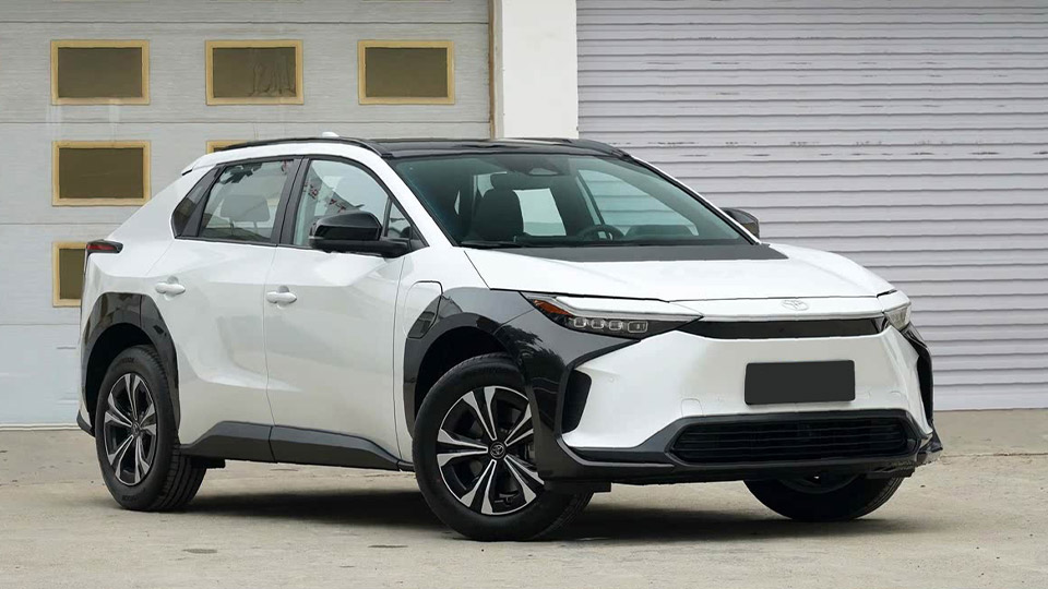 بررسی تویوتا BZ4X 615 Max برقی انرژی موتور آسیا منبع سایت باما