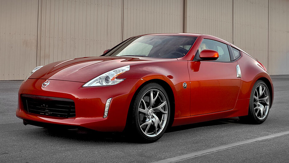 8- نیسان 370Z