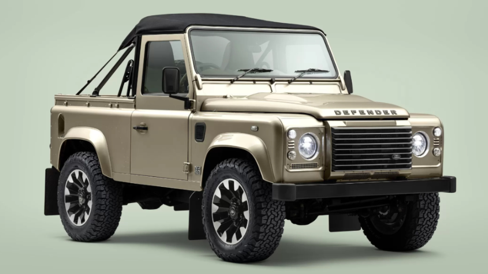 معرفی لندرور دیفندر V8 سافت تاپ منبع سایت باما