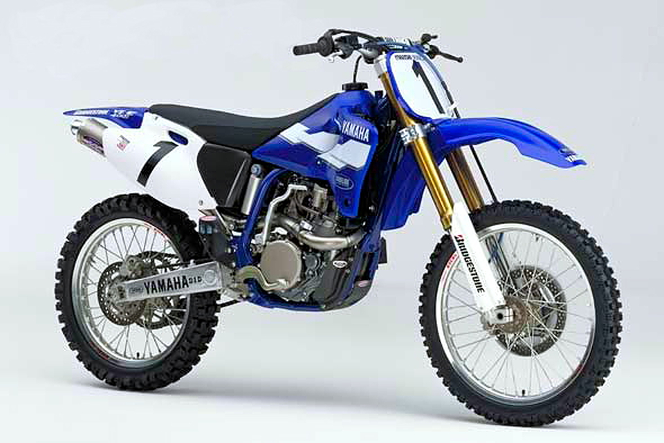 یاماها با معرفی YZ 400F اولین موتوکراس جهان را با انجین 4 زمانه به بازار فرستاد.