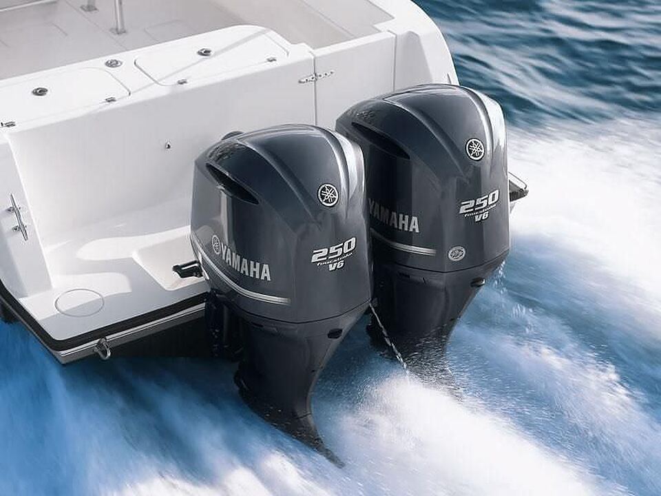 انجین F225 Outboard در این سال و به&zwnj;عنوان بزرگ&zwnj;ترین انجین 4 زمانه جهان معرفی شد.