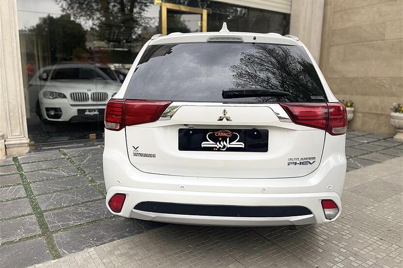 میتسوبیشی، اوتلندر PHEV