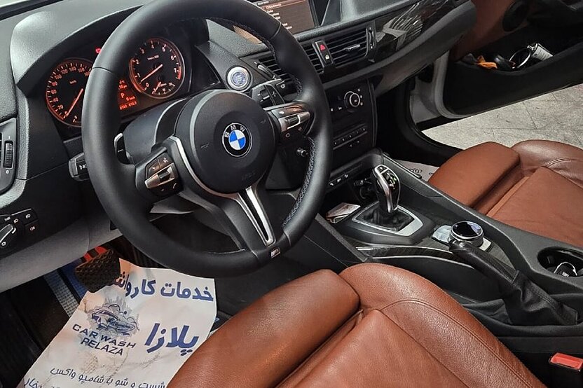 ب ام و، X1