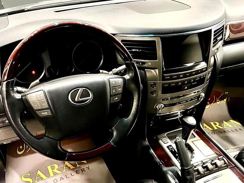 لکسوس، LX