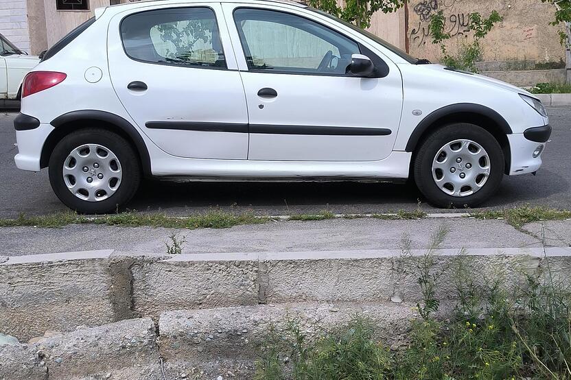 پژو، 206