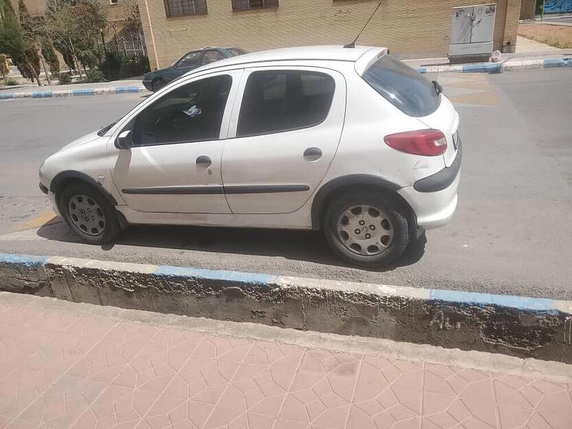 پژو، 206