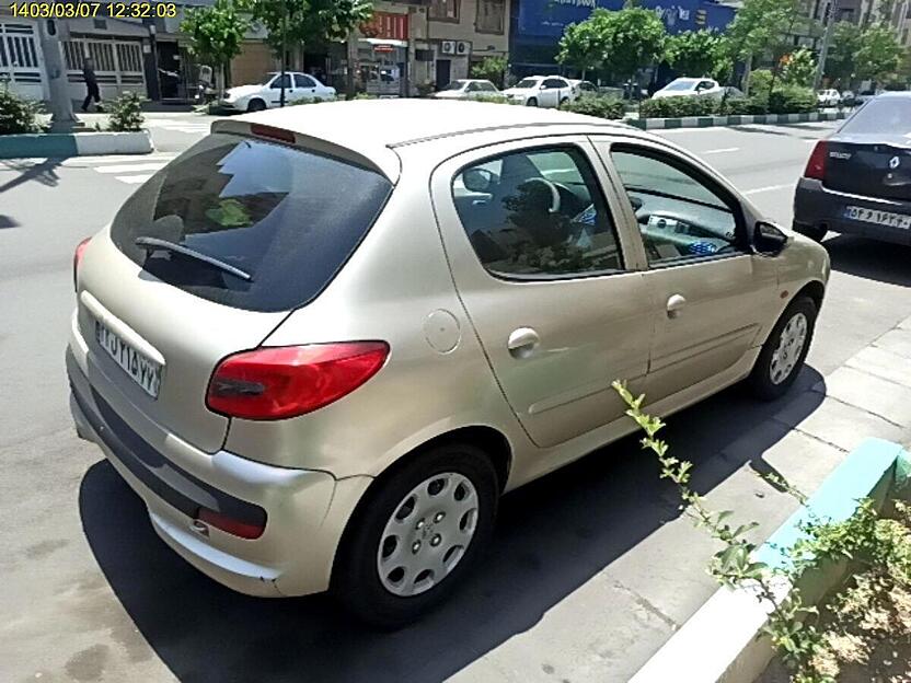 پژو، 206