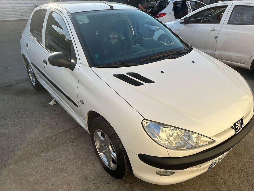 پژو، 206