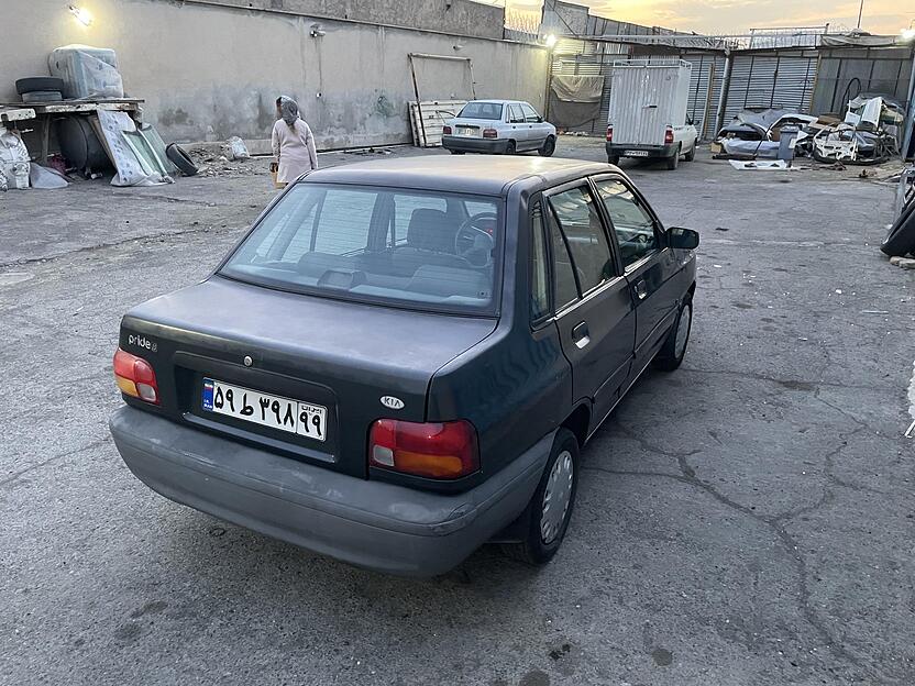 پراید، صندوق دار