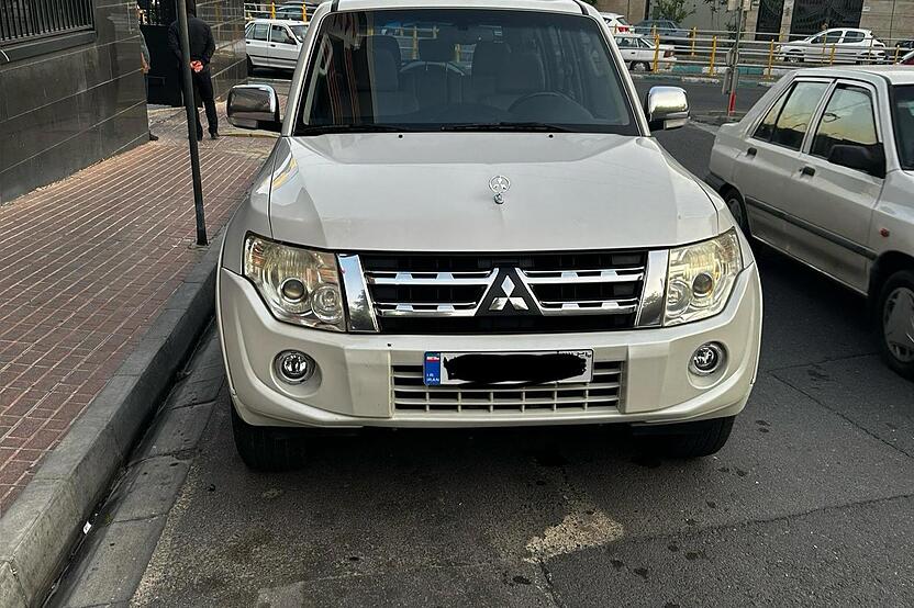 میتسوبیشی، پاجرو چهار در