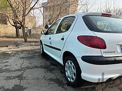 پژو، 206