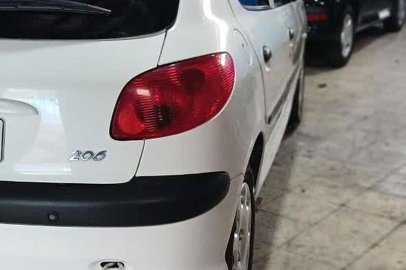پژو، 206