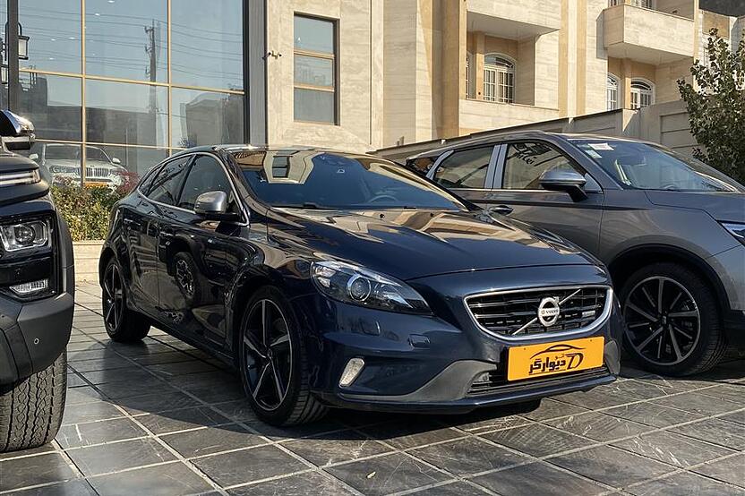 ولوو، V40