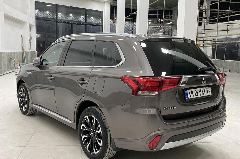 میتسوبیشی، اوتلندر PHEV
