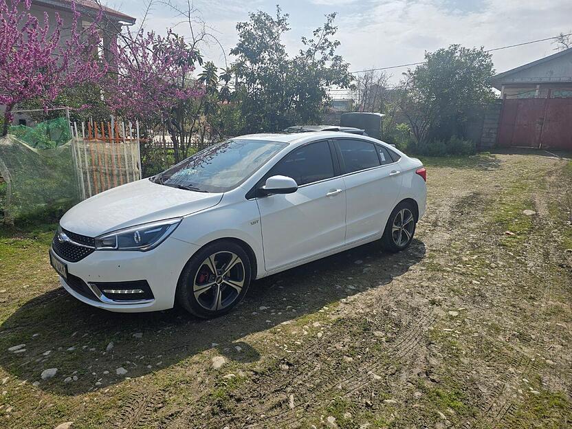 چری، آریزو 5T