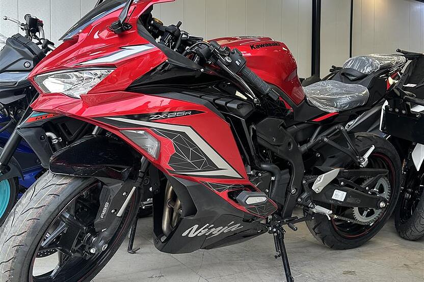 کاوازاکی، نینجا ZX-25R